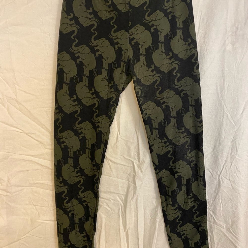 LuLaRoe vintage print elephant leggings! OS
